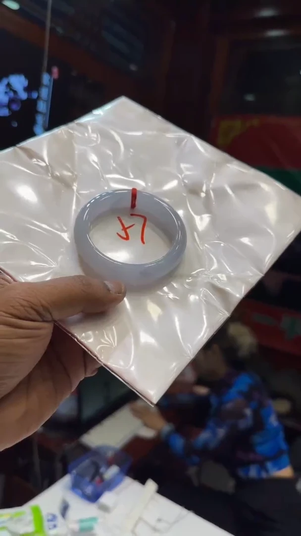 翡翠手镯未镶嵌手镯