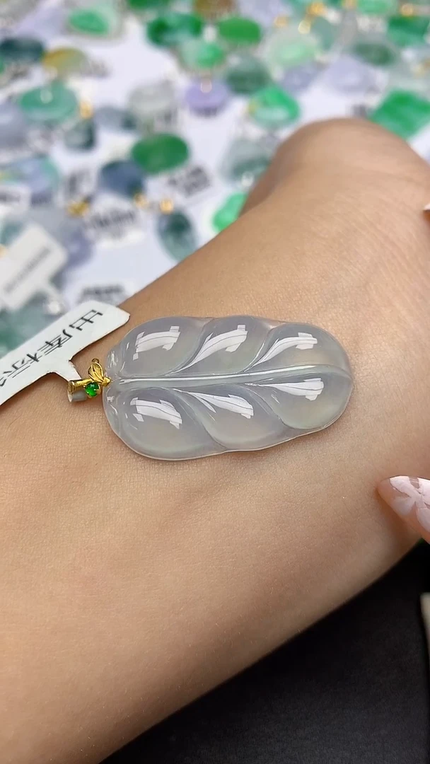 颈饰18K金镶嵌翡翠a货假一赔三支持复检百元上9元证书费自理