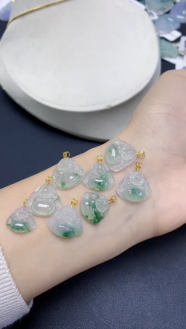 翡翠18K金镶嵌颈饰天然缅甸翡翠A货多样性发其一