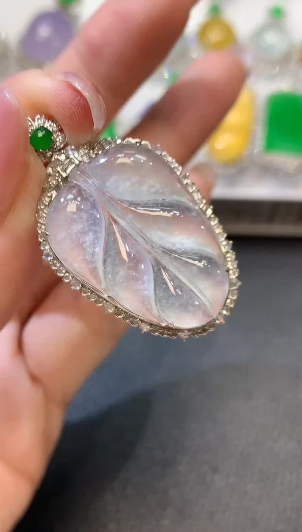 【闪购商品】翡翠吊坠(不含链)18K金镶嵌C61