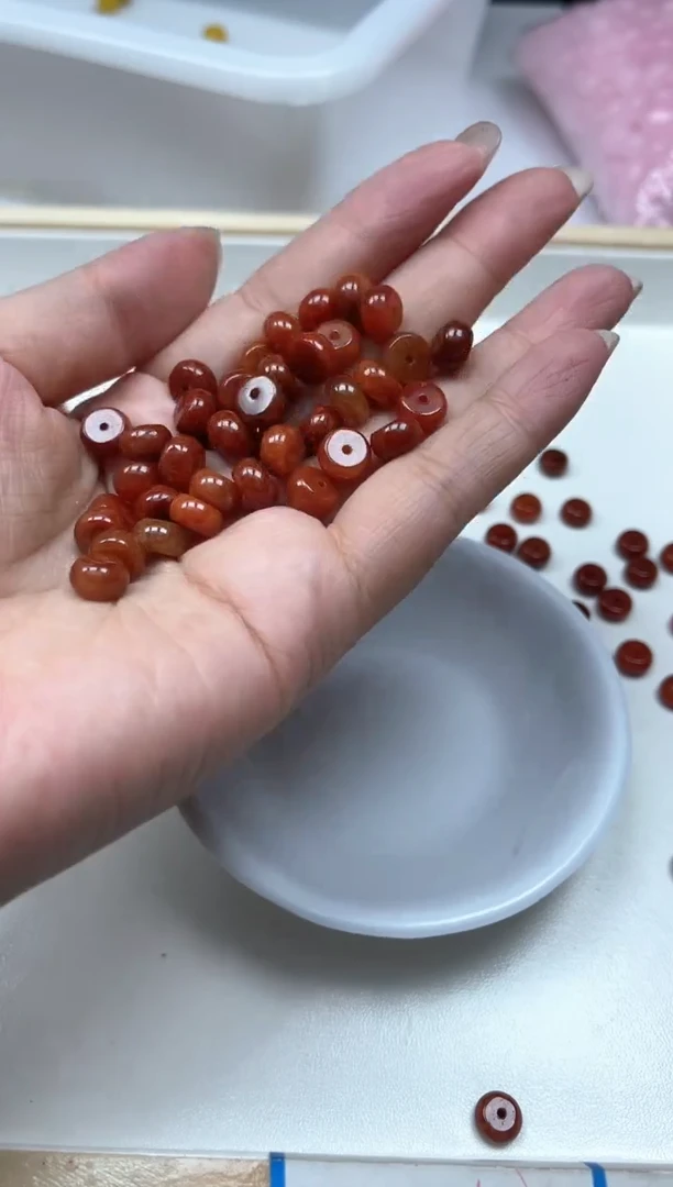 翡翠散珠D407红翡算盘5*8mm10个9.9元
