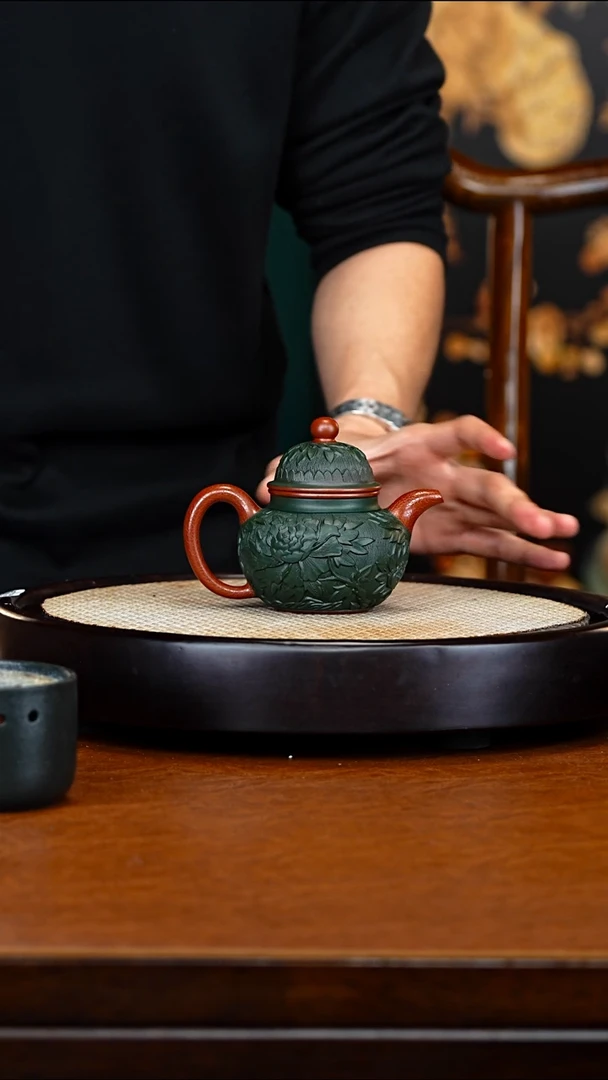 宜兴紫砂 DXY 双色 浮雕掇球 210cc 送瓷板画