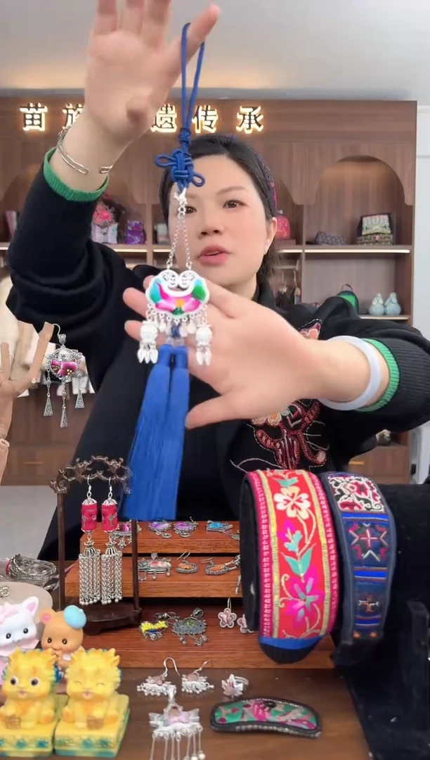 【闪购商品】织绣扶光苗绣传承126