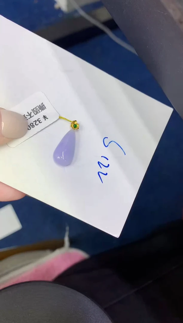 颈饰18K金镶嵌翡翠缅甸天然翡翠A货