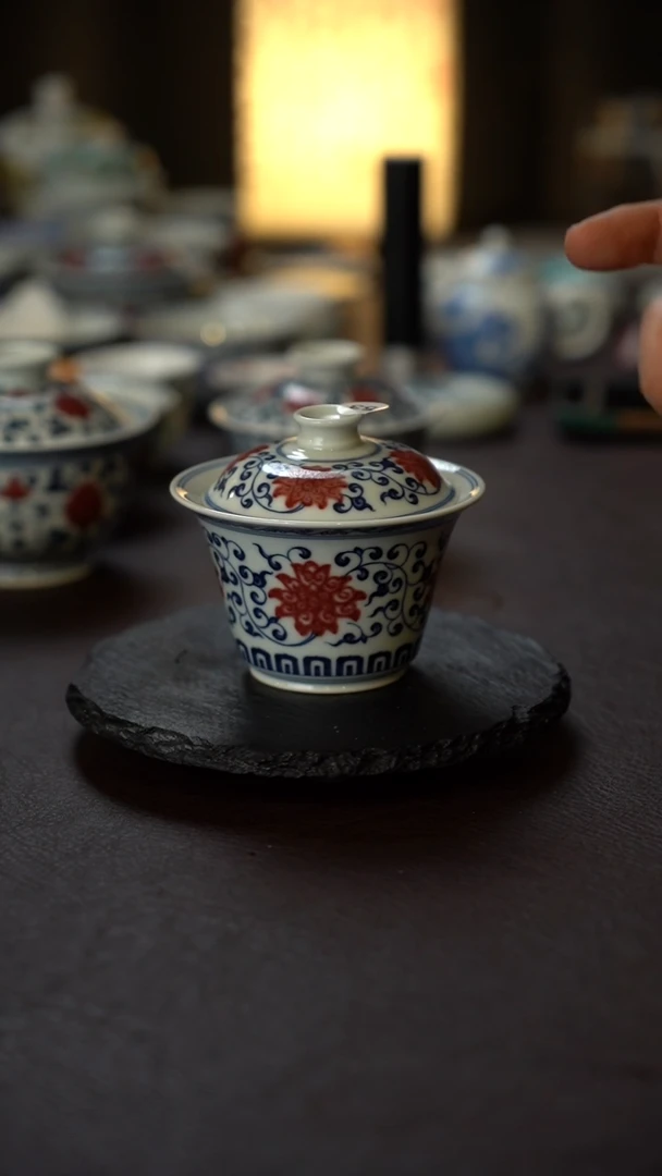 （新）全手绘青花釉里红缠枝莲盖碗