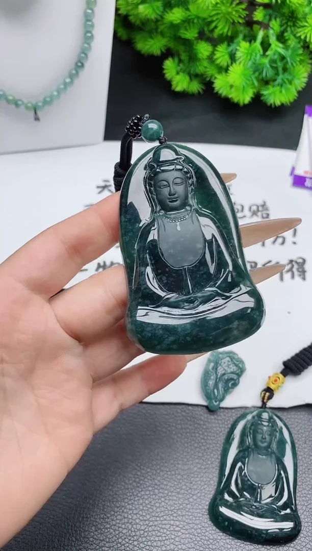 颈饰未镶嵌翡翠