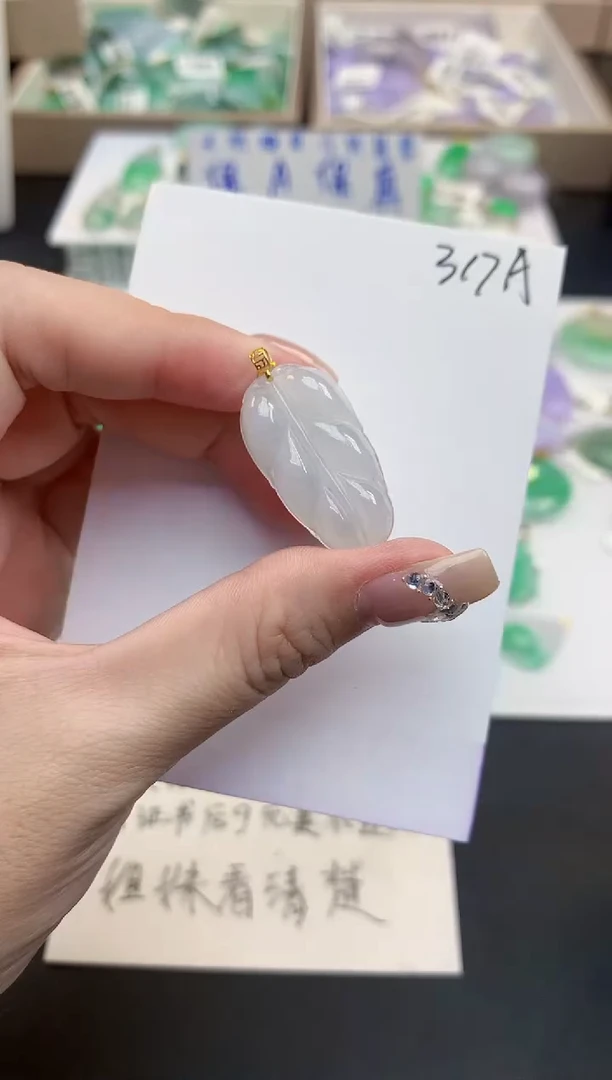 颈饰18K金镶嵌翡翠天然缅甸a货翡翠