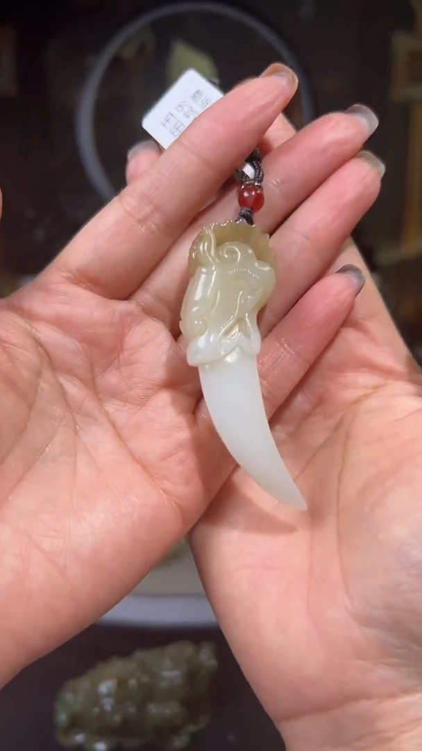 颈饰未镶嵌和田玉挂件