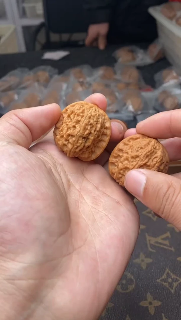 【闪购商品】文玩核桃把件A177号36尺血麒麟