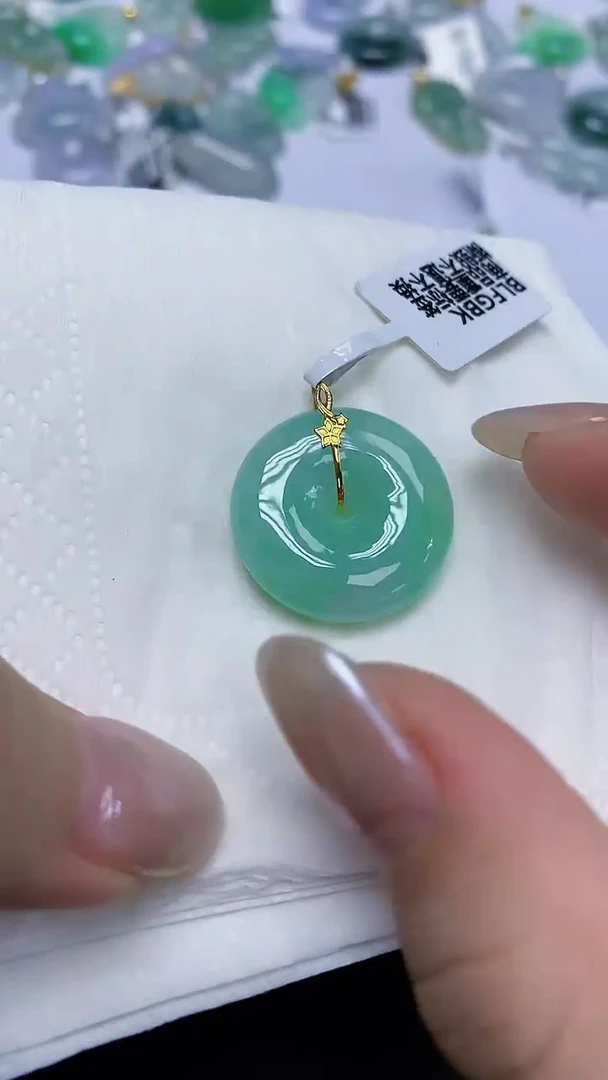 翡翠18K金镶嵌颈饰天然缅甸翡翠A货