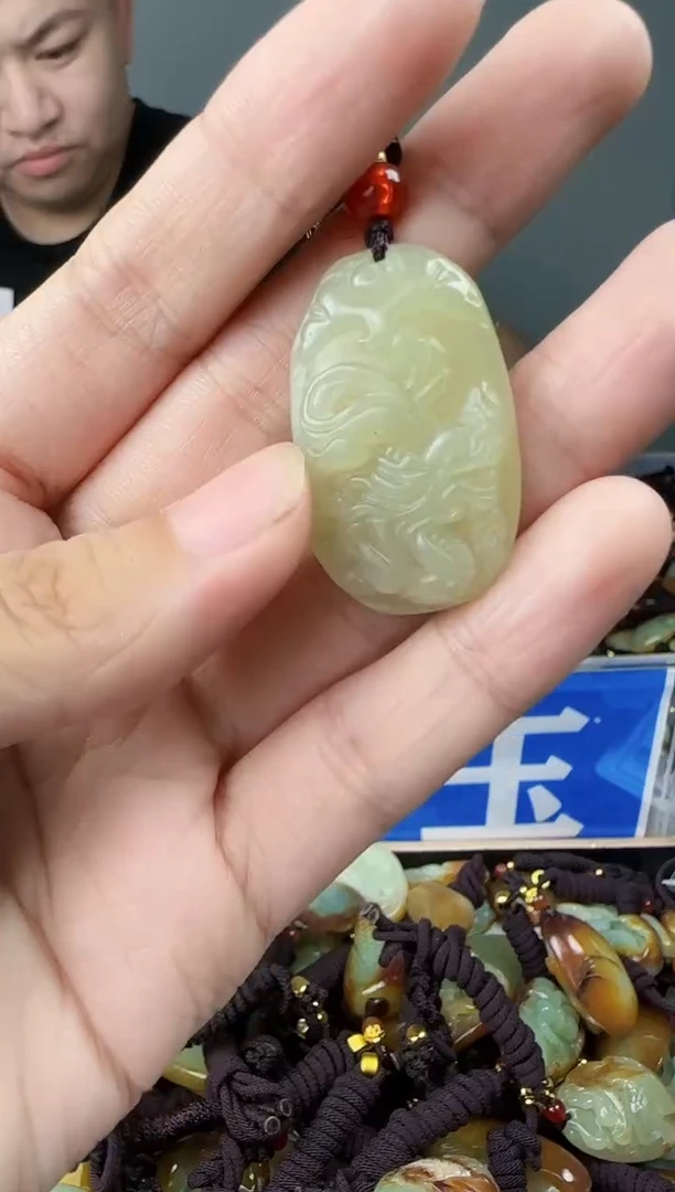 和田玉未镶嵌颈饰1