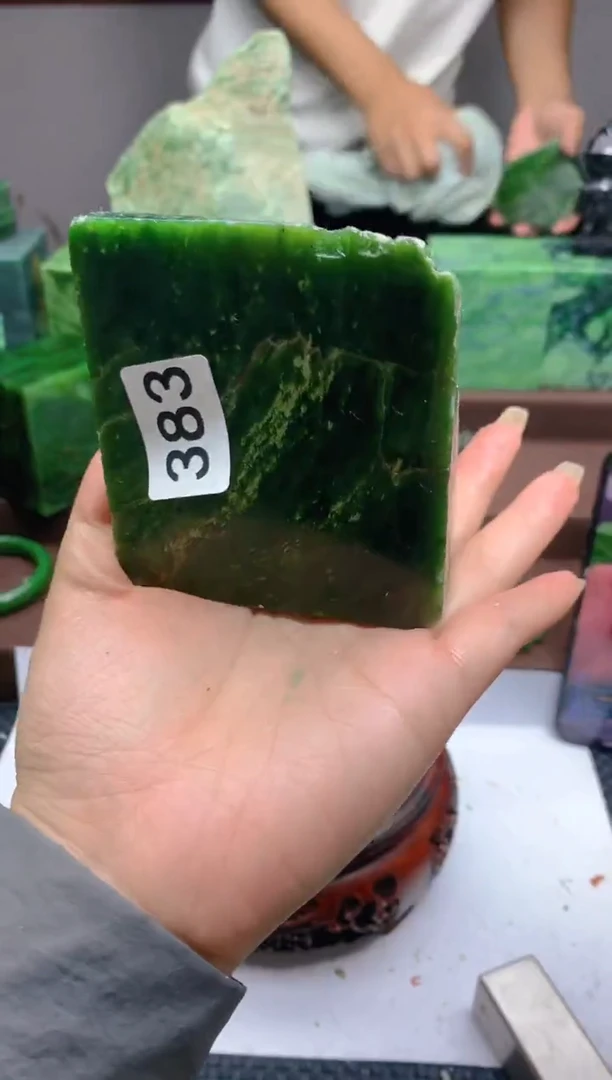 和田玉（碧玉）未镶嵌珠宝半成品1