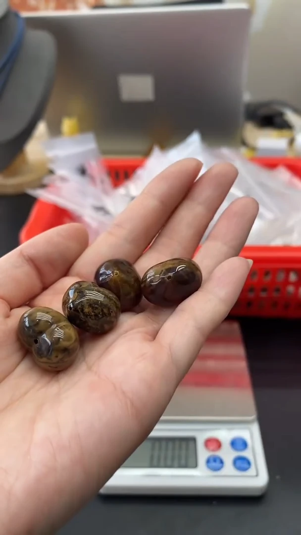 琥珀未镶嵌珠宝奇石2101多样性发其一默认有瑕