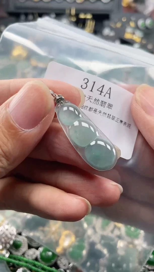 翡翠未镶嵌颈饰一物一拍