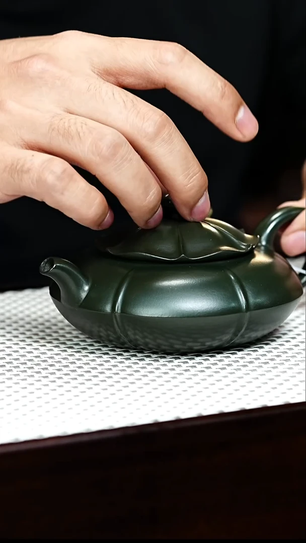 茶壶紫砂宜兴紫砂 青蛙莲子 绿泥 柳用江 h088