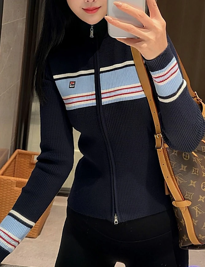 气质深蓝色针织衫洋气百搭通勤时尚修身显瘦长袖女装2025冬季新款