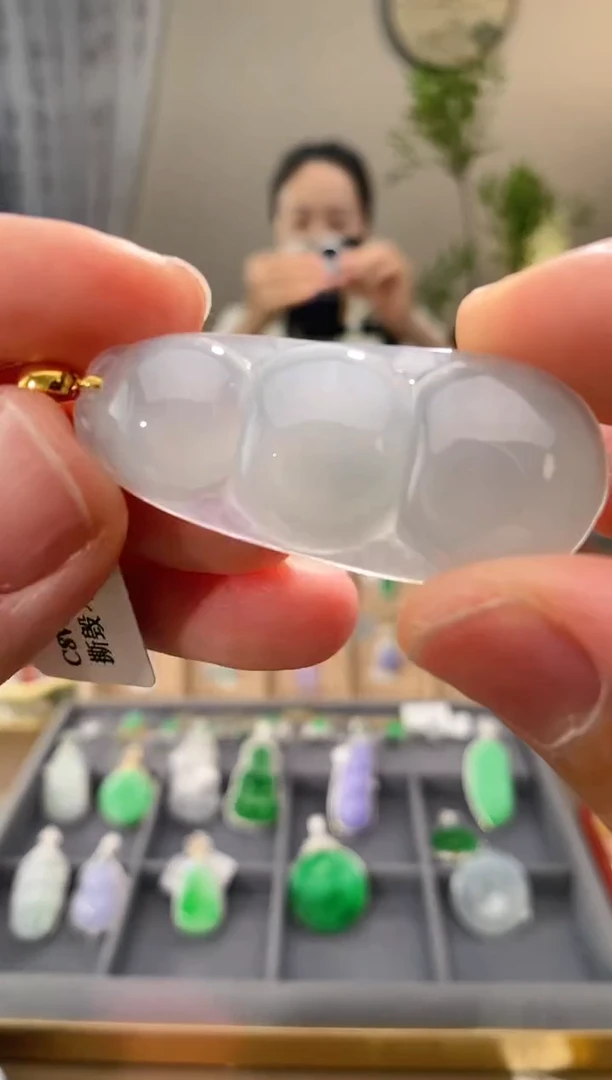 翡翠18K金镶嵌吊坠(不含链)豆子