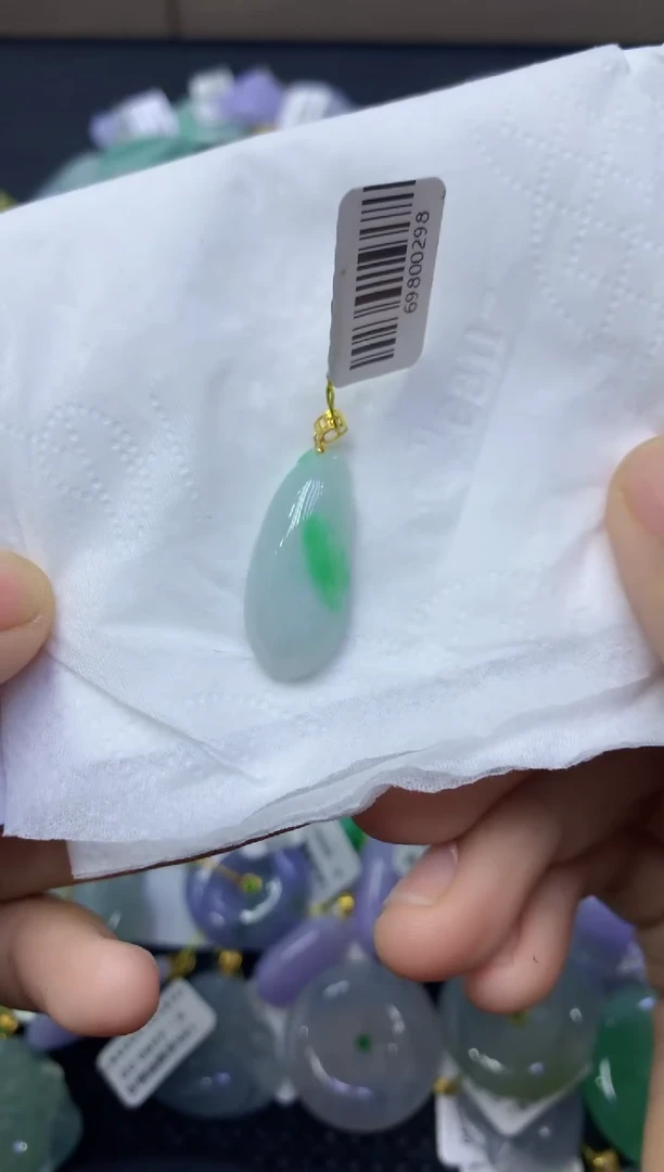颈饰18K金镶嵌翡翠天然缅甸翡翠A货