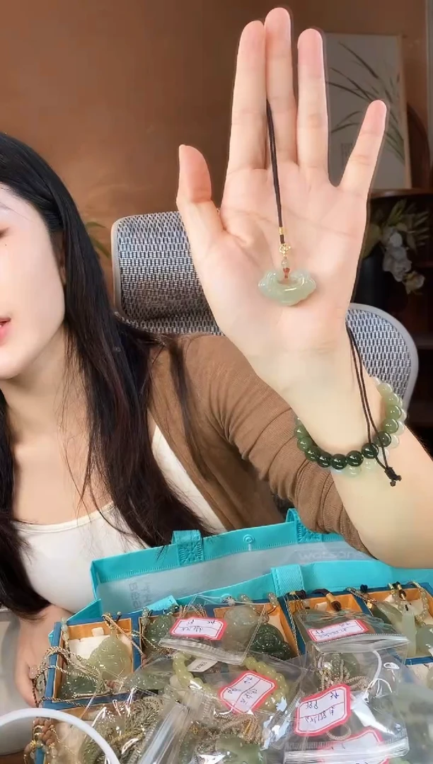 颈饰未镶嵌和田玉黑绳万能扣莲花锁项链