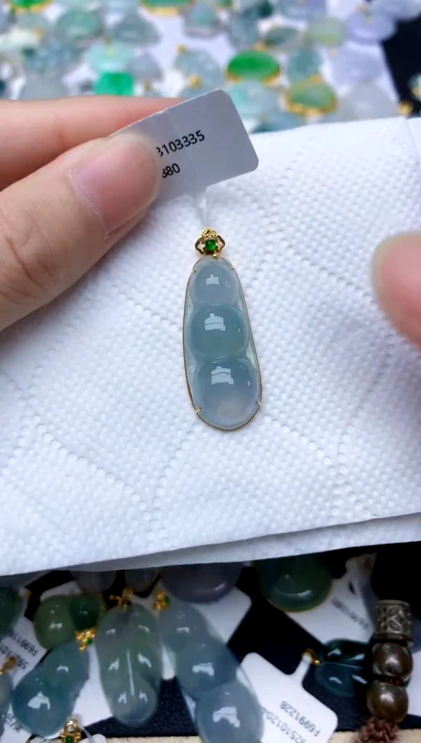颈饰18K金镶嵌翡翠天然A货翡翠