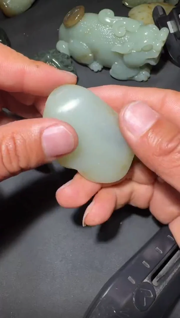 未镶嵌和田玉（糖玉）挂件和田玉