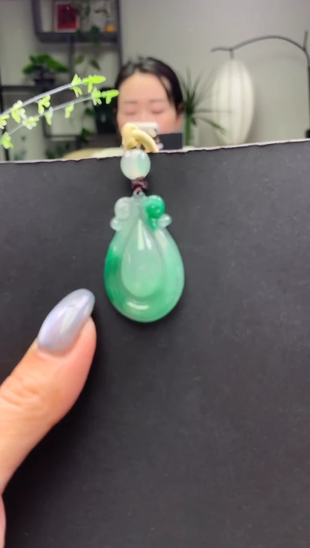 未镶嵌水滴石英质玉水滴