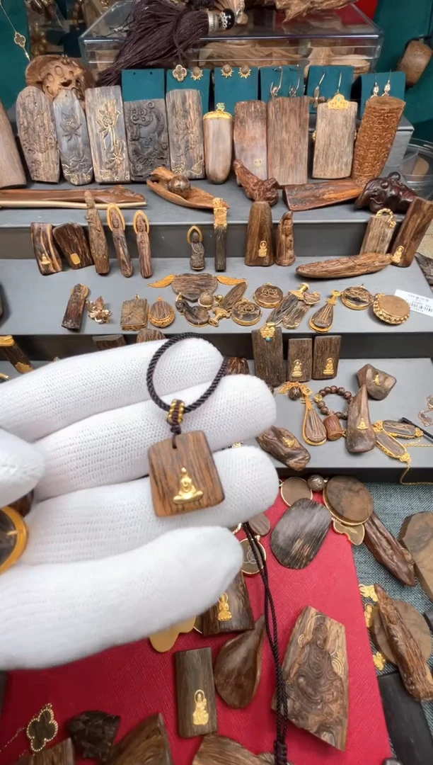 【闪购商品】沉香吊坠沉香镶嵌18k金无相佛