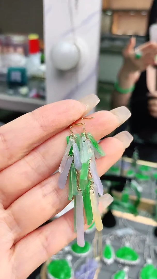 18K金镶嵌翡翠耳饰天然缅甸翡翠a货