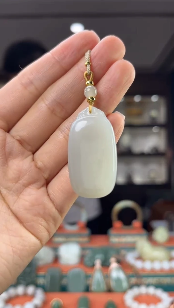 和田玉未镶嵌颈饰佩佩