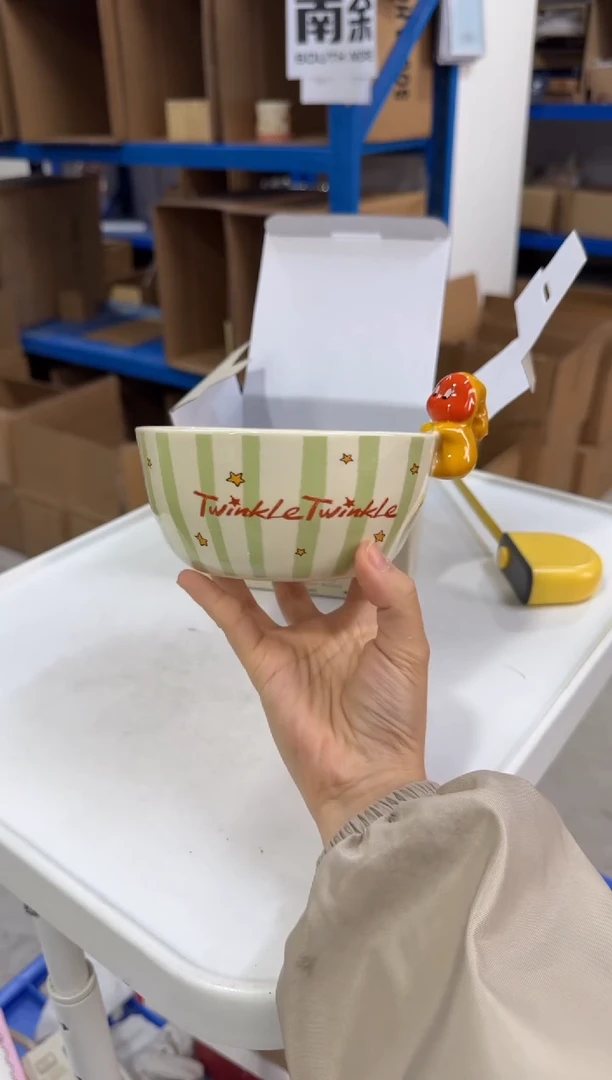 瓷片睡眠星星人碗绿条纹