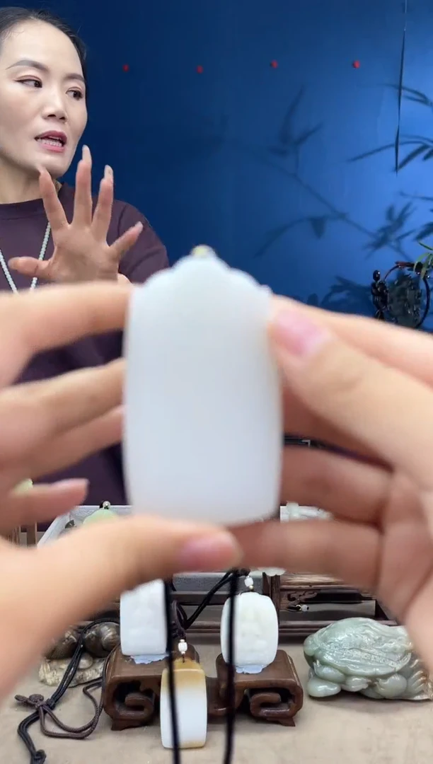 和田玉未镶嵌颈饰1