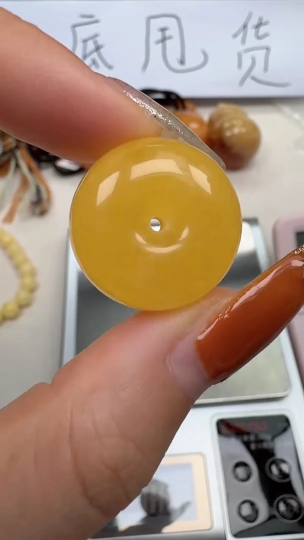 裸石琥珀未镶嵌如图