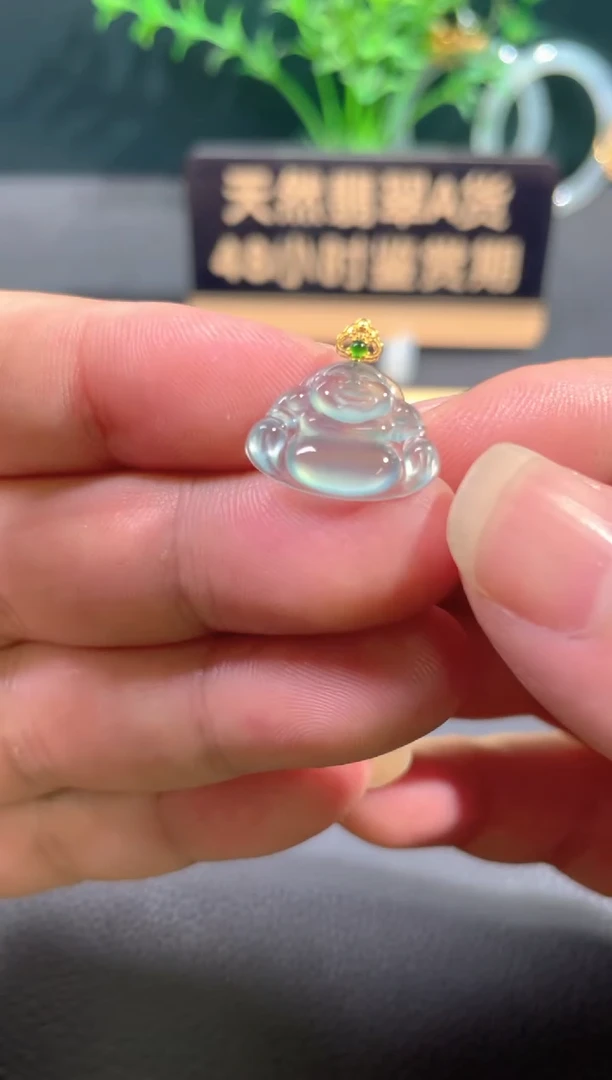 翡翠18K金镶嵌颈饰翡翠