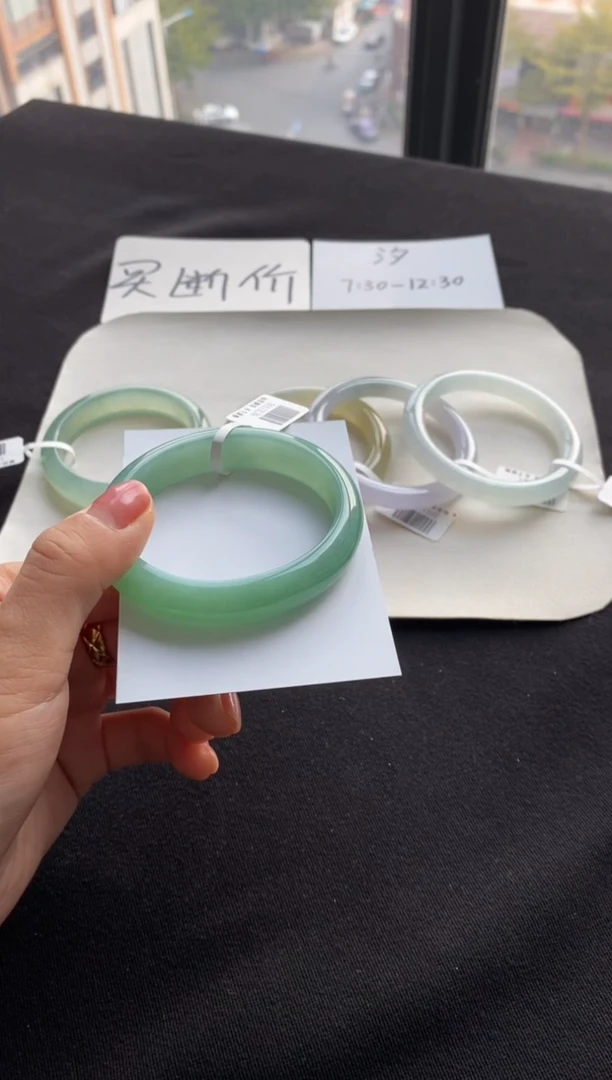 【闪购商品】翡翠手镯（贵妃镯）未镶嵌55贵妃--不退不换