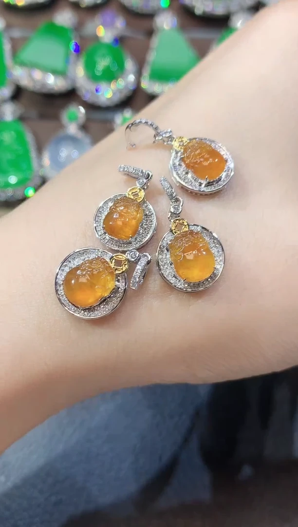 翡翠18K金镶嵌吊坠(不含链)D4 多样性发一(定制款不退换)