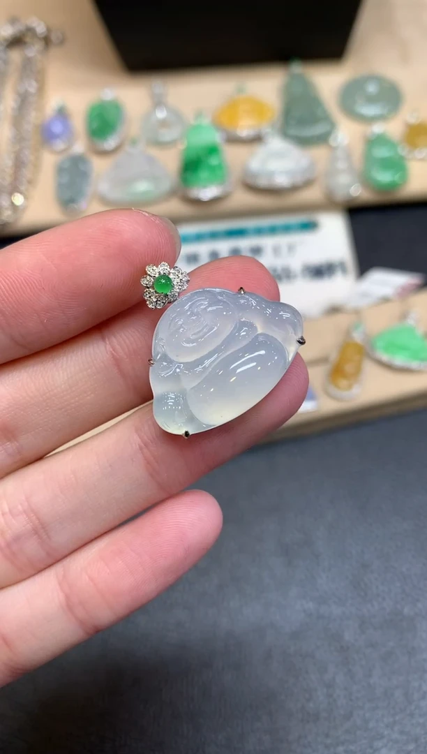 【闪购商品】翡翠颈饰18K金镶嵌佛公【无服务费】