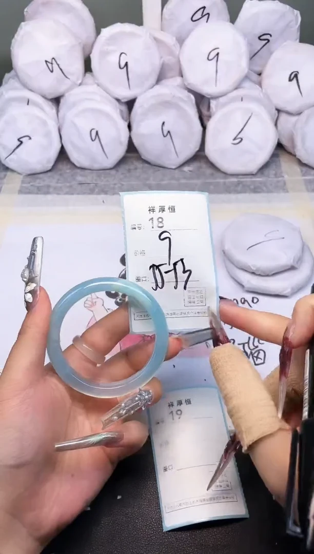 玛瑙/玉髓手镯未镶嵌18