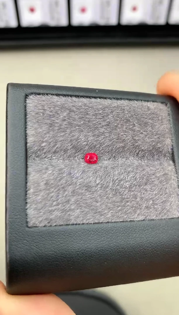 【闪购商品】定制尖晶石裸石未镶嵌0.31ct 吉尔德曼辛绝地武士