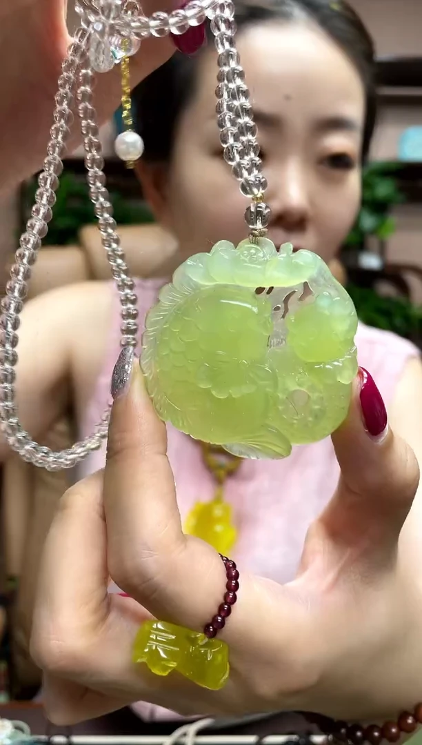 岫玉未镶嵌吊坠·