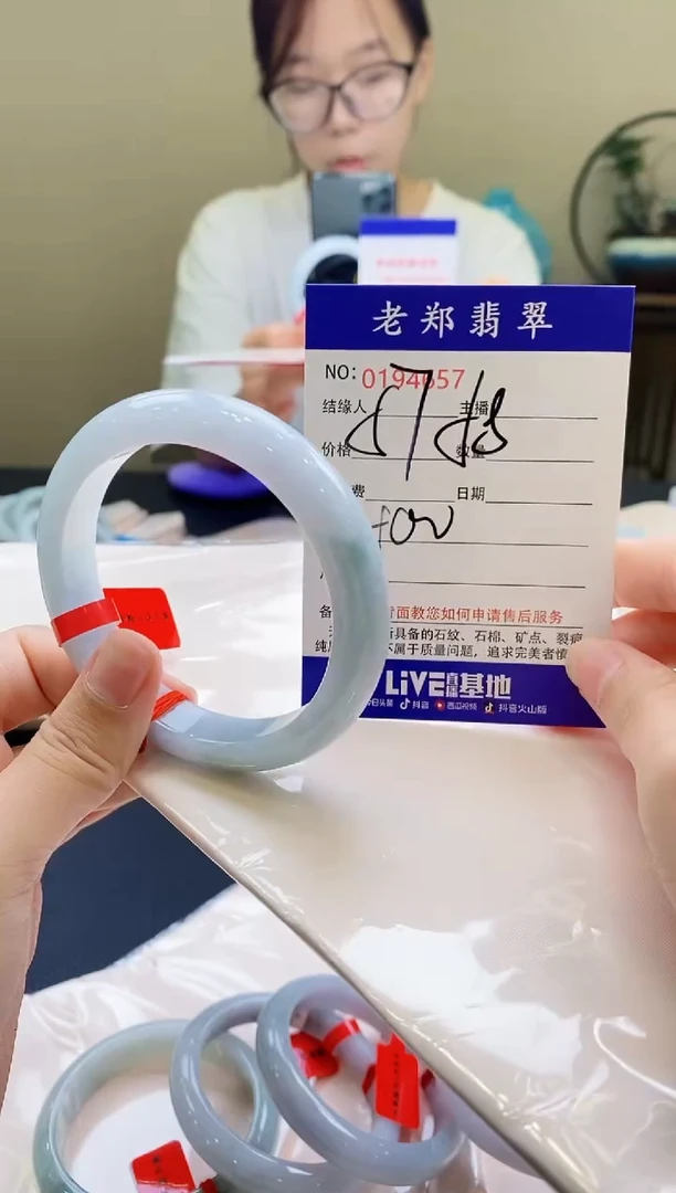 翡翠手镯未镶嵌AAAAAAA