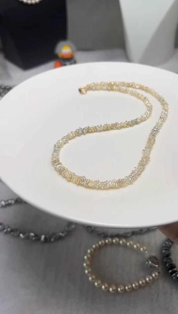 颈饰18K金镶嵌海水珍珠珍珠