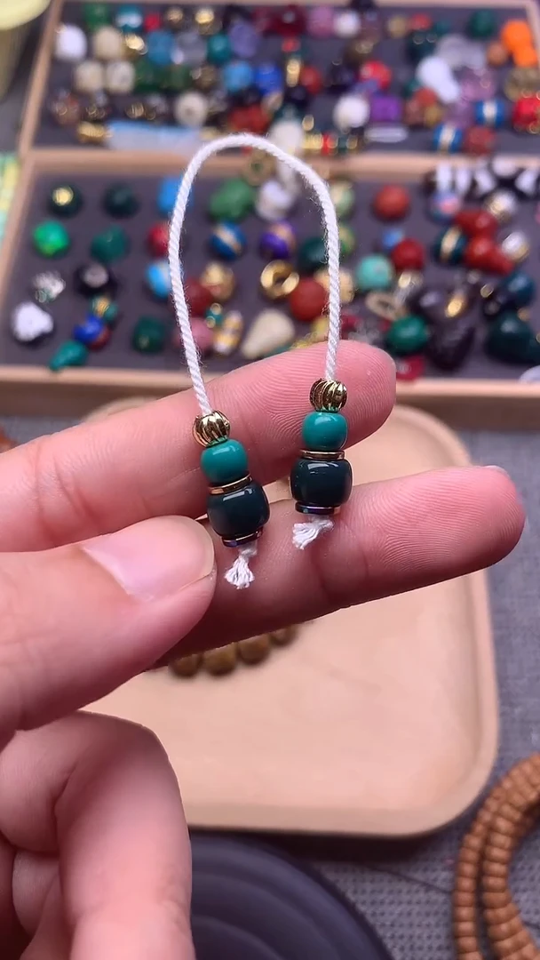 颈饰琉璃弟子珠 一对发