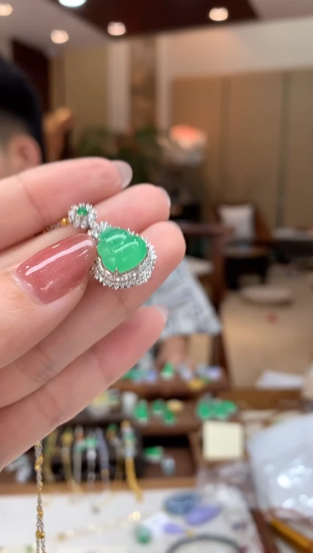 翡翠18K金镶嵌吊坠(不含链)葫芦