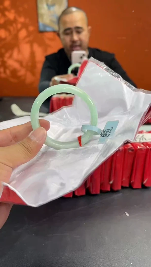 未镶嵌手镯翡翠3