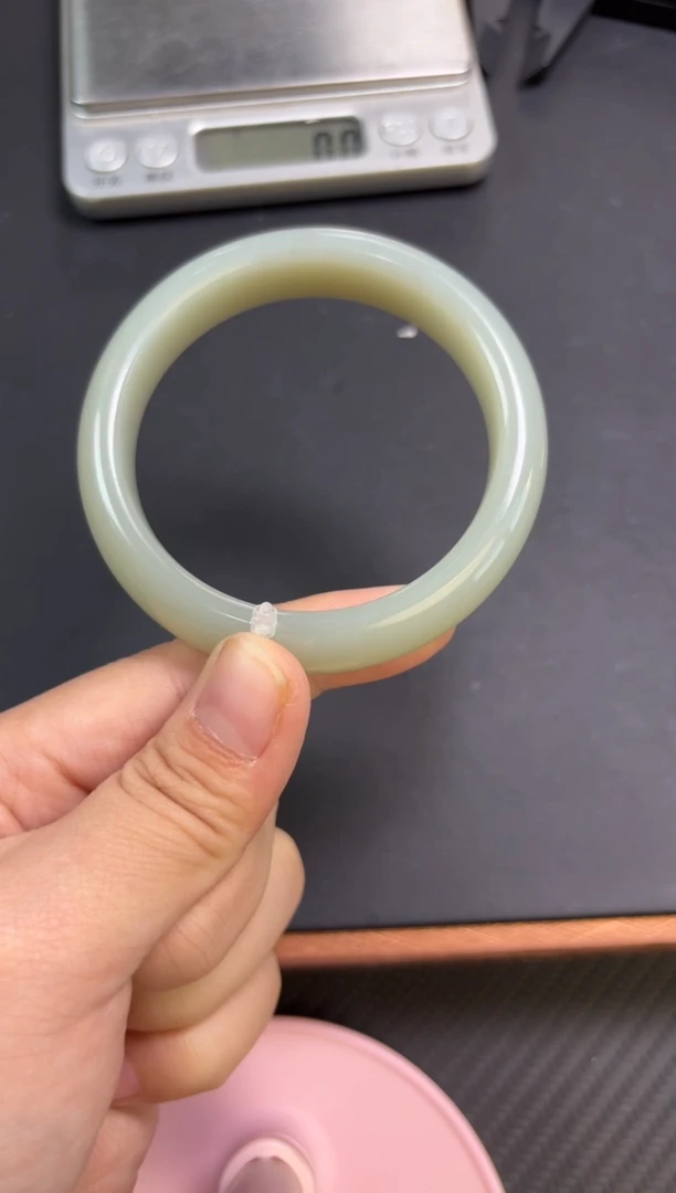 【闪购商品】和田玉手镯未镶嵌且末微色差近矿56