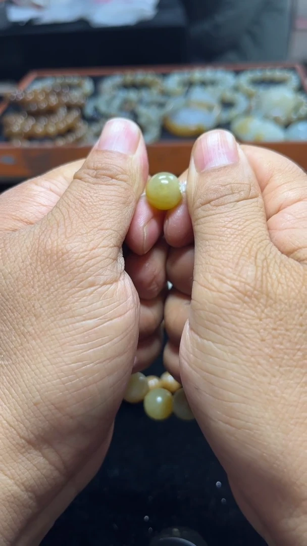 未镶嵌和田玉（糖玉）车挂珠子