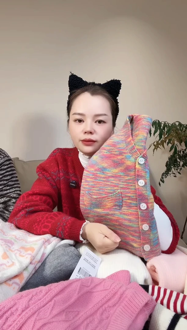 出****染彩虹开衫130 一件