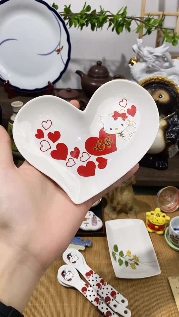 瓷片三丽欧卡通Kitty心形盘