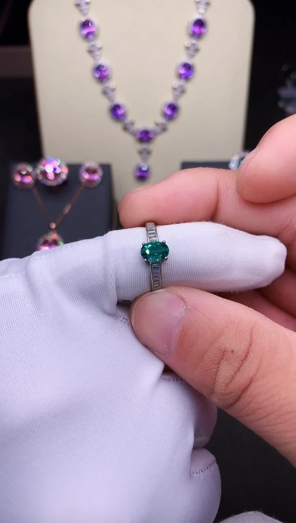 银S925镶嵌戒指祖母绿······