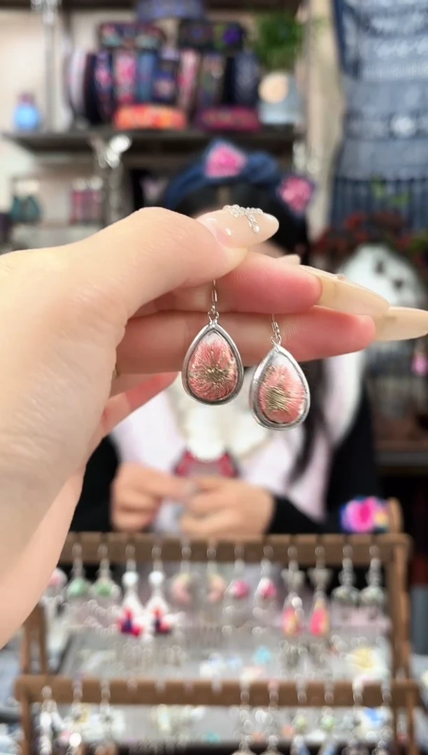 织绣民族风非遗老绣苗银饰品142*